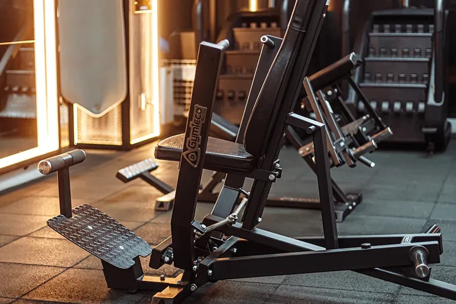 Upper body training floor at UnReal Gym Phrom Phong