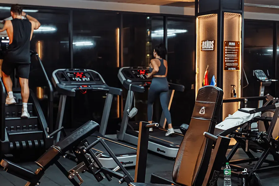 Powerlifting racks for day pass visitors at UnReal Gym